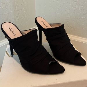 Black heels - never worn